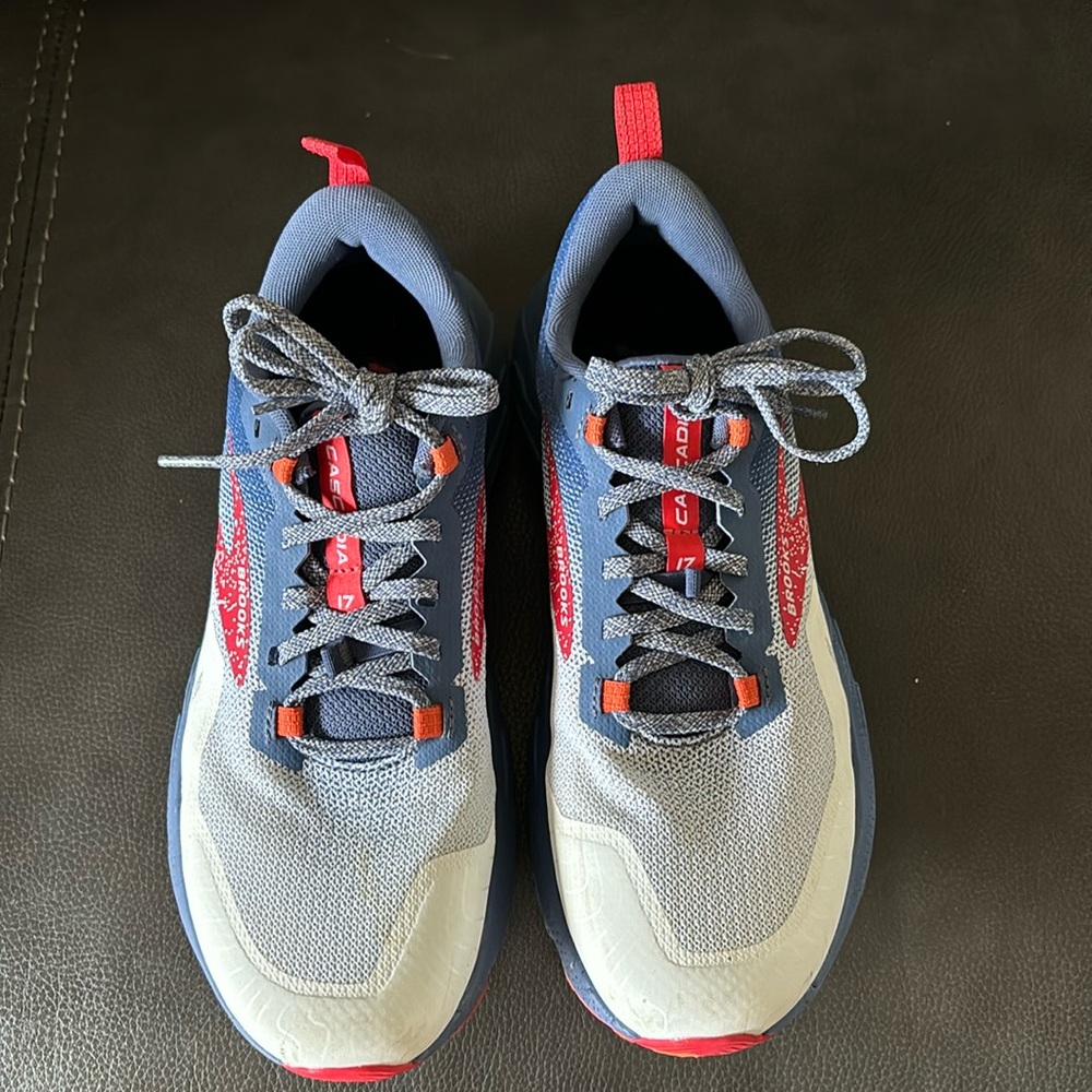 Women’s Brooks Cascadia 17 Trail Running Shoes. Excellent condition. Size 9
